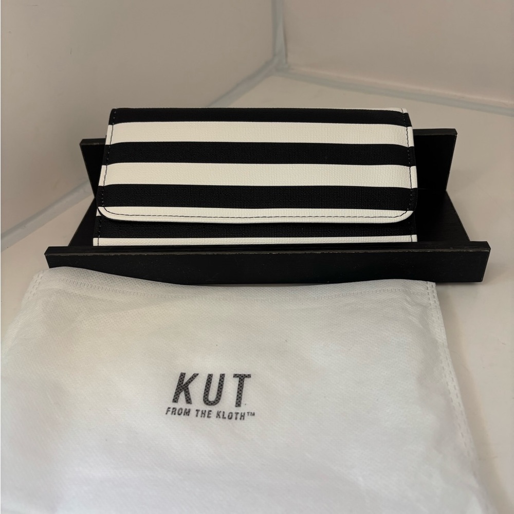 Kut from the Kloth Black & White Leather Wallet NWT